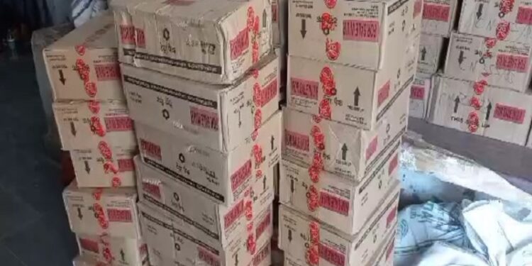 गोपालगंज पुलिस को मिली बड़ी सफलता, 53 कार्टून शराब को किया जब्त, तस्कर गिरफ्तार