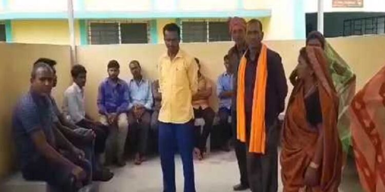 हजारीबाग : बाथरुम में फांसी के फंदे से लटकता हुआ मिला विवाहिता का शव, परिजनों ने ससुरालवालों पर हत्या का आरोप