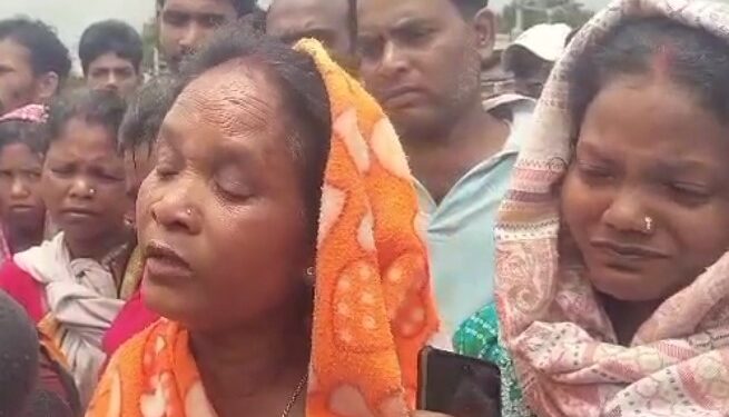 सुभाष मुंडा हत्याकांड : मां और बहन ने की हत्यारे की गिरफ्तारी की मांग, कहा- पुलिस कुछ नहीं करेगी तो हम करेंगे ‘सेंदरा’