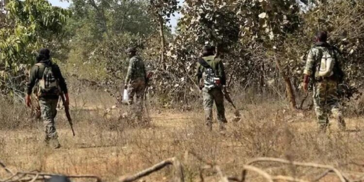 चतरा: टीएसपीसी उग्रवादियों के साथ मुठभेड़, पुलिस को भारी पड़ता देख भागा 15 लाख का इनामी नक्सली