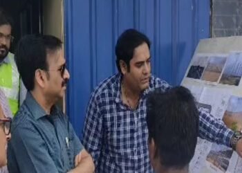 रांची: ट्रांसपोर्ट नगर के निर्माण कार्य का सचिव विजय चौबे ने किया निरीक्षण, सुविधाएं कम देख कंसलटेंट पर हुए नाराज