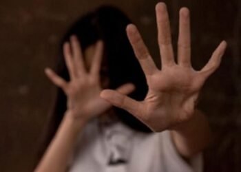 गिरिडीह में महिला के साथ दरिंदगी, बदमाशों ने पहले जमकर पीटा फिर कपड़े फाड़कर पेड़ से दिया बांध, पूरी रात बंधी रही पीड़िता