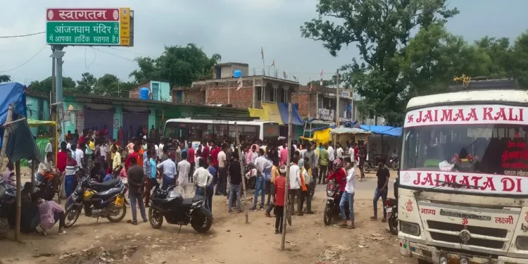 गुमला में शिव मंदिर में फेंका मांस, असामाजिक तत्वों की तलाश में पुलिस