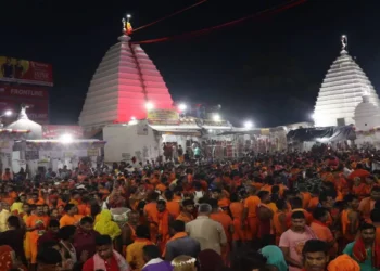 आज सावन का चौथा और अंतिम सोमवार, भोलेनाथ की नगरी में आस्था का जनसैलाब