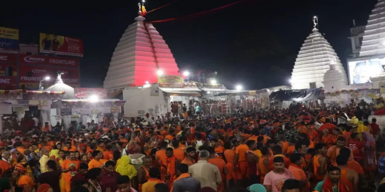 आज सावन का चौथा और अंतिम सोमवार, भोलेनाथ की नगरी में आस्था का जनसैलाब