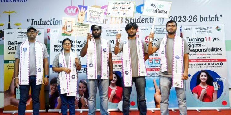 ICFAI यूनिवर्सिटी, रांची में चलाया गया मतदाता जागरूकता अभियान  नुक्कड़ नाटक एवं प्रतियोगिताओं के माध्यम से छात्रों को किया गया जागरूक