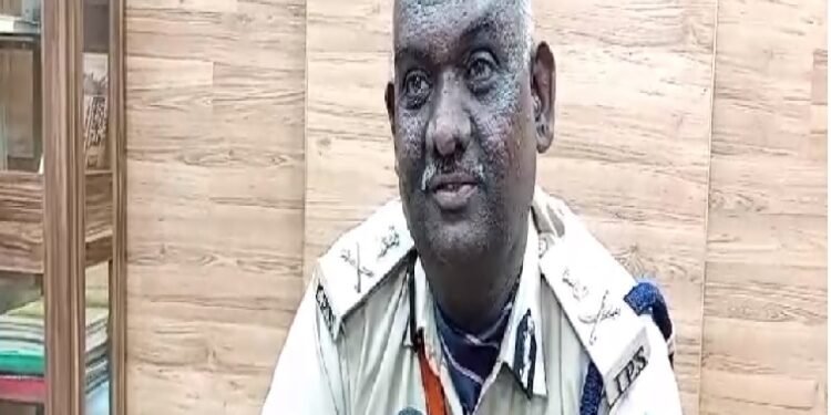 झारखंड पुलिस हाउसिंग कॉरपोरेशन के अध्यक्ष आईपीएस प्रशांत सिंह ने झारखंड पुलिस हाउसिंग कारपोरेशन के मुख्यालय में फहराया तिरंगा