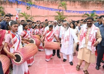 बड़े ही धूम -धाम से मनाया जा रहा विश्व आदिवासी दिवस, आदिवासी कला-संगीत, सांस्कृतिक, खान पान और सहित्यिक विरासत का अद्भुत समागम