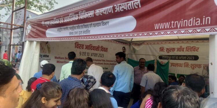 आदिवासी महोत्सव – 2023 : कल्याण विभाग द्वारा लगाया गया स्वास्थ्य शिविर, बड़ी संख्या में लोगों ने कराई स्वास्थ्य जांच