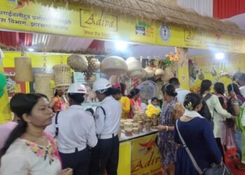 विश्व आदिवासी महोत्सव में सखी मंडल की ग्रामीण महिलाओं द्वारा निर्मित उत्पादों की रहीं धूम, किया 10 लाख से ज़्यादा का कारोबार