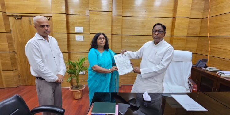 ग्रामीण विकास मंत्री आलमगीर आलम ने नवनियुक्त 5 लोकपालों को दिया नियुक्ति पत्र