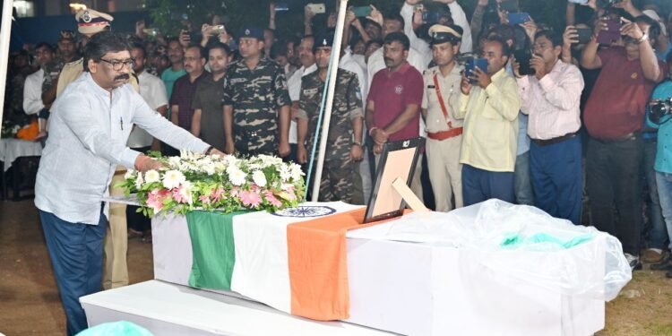 CM हेमंत सोरेन बोले ‘नक्सलियों को मुंहतोड़ जवाब मिलेगा, हम जवानों का मनोबल गिरने नहीं देंगे’