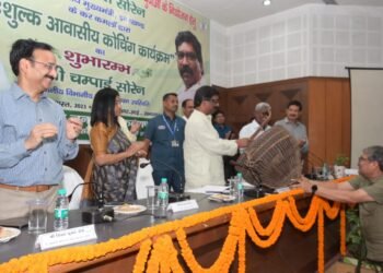 मुख्यमंत्री हेमन्त सोरेन ने रांची में अत्यंत संवेदनशील आदिवासी समुदाय के युवक-युवतियों के लिए प्रतियोगिता परीक्षाओं की तैयारी हेतू निःशुल्क आवासीय कोचिंग का किया शुभारंभ