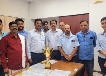 कोल इंडिया के द्वारा कल्याण और सेवा विभाग को हिंदी राजभाषा के लिए मिला पुरस्कार