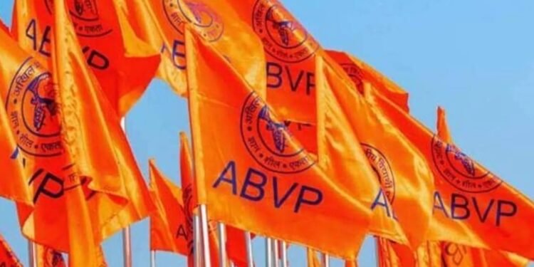 ABVP ने झारखंड प्रतियोगिता परीक्षा विधेयक 2023 को बताया छात्र विरोधी, सीएम हेमंत का फूंका पुतला