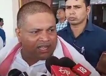 किसानों को सुखाड़ से राहत दिलाने के लिए केंद्र से पैसों की मांग की तो दिया ये मुफ्त सुझाव, कृषि मंत्री ने जमकर साधा निशाना