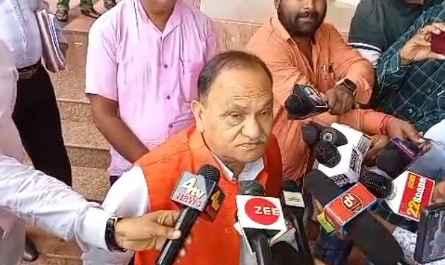 इरफान अंसारी के वीडियो पर सीपी सिंह ने ली चुटकी, कहा- मेरे पास 100 चुनरी है, मैं विधायक को दे दूंगा