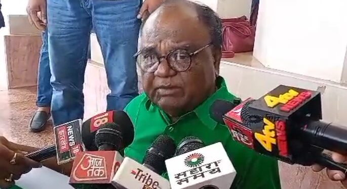 अपने ही सरकार के खिलाफ धरने पर बैठे जेएमएम विधायक लोबिन हेंब्रम, जानिए क्या है मांगे