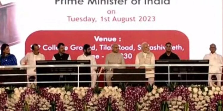 पुणे : लोकमान्य तिलक पुरस्कार से सम्मानित हुए पीएम मोदी, कार्यक्रम में शरद पवार भी हुए शामिल