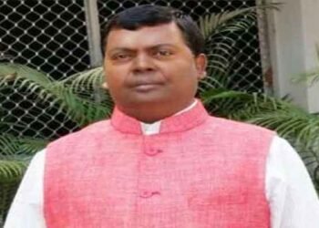 सांसद चंद्रप्रकाश चौधरी के बेरमो आवास पर तलाशी लेने पहुंची पुलिस, लोगोंं से आईडी कार्ड मांगा और पूछताछ की