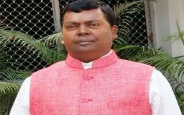 सांसद चंद्रप्रकाश चौधरी के बेरमो आवास पर तलाशी लेने पहुंची पुलिस, लोगोंं से आईडी कार्ड मांगा और पूछताछ की