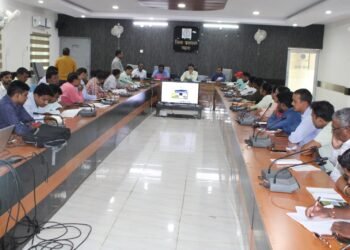 गढ़वा उपायुक्त ने पेयजल एवं स्वच्छता विभाग अंतर्गत जिले में संचालित कार्यों को लेकर किया समीक्षा बैठक, दिए आवश्यक निर्देश