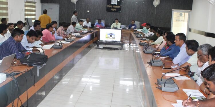 गढ़वा उपायुक्त ने पेयजल एवं स्वच्छता विभाग अंतर्गत जिले में संचालित कार्यों को लेकर किया समीक्षा बैठक, दिए आवश्यक निर्देश