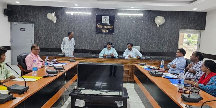 उपायुक्त-सह-अध्यक्ष आत्मा गढ़वा की अध्यक्षता में आत्मा शासकीय निकाय एवं राष्ट्रीय खाद्य सुरक्षा मिशन दलहन अंतर्गत DFSMEC की बैठक सम्पन्न