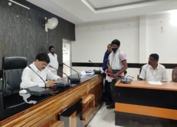 गढ़वा उपायुक्त ने जनता दरबार के माध्यम से सुनी आमजनों की समस्याएं