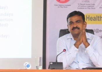 बूढा पहाड़ विकास परियोजना को लेकर उपायुक्त ने बरगढ़ प्रखंड के टेहरी पंचायत भवन में समीक्षा बैठक