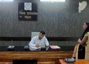 उपायुक्त के निर्देश पर जनता दरबार के माध्यम से सहायक निदेशक, सामाजिक सुरक्षा ने सुनी आमजनों की समस्याएं