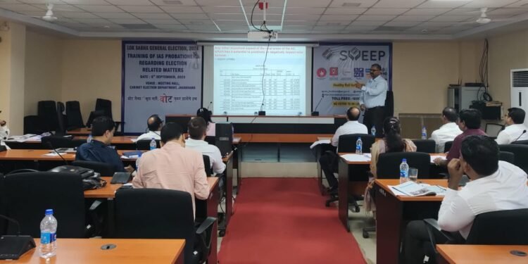 मुख्य निर्वाचन पदाधिकारी ने की 13 विधानसभा क्षेत्रों के निर्वाचक निबंधन पदाधिकारियों के कार्यों की समीक्षा