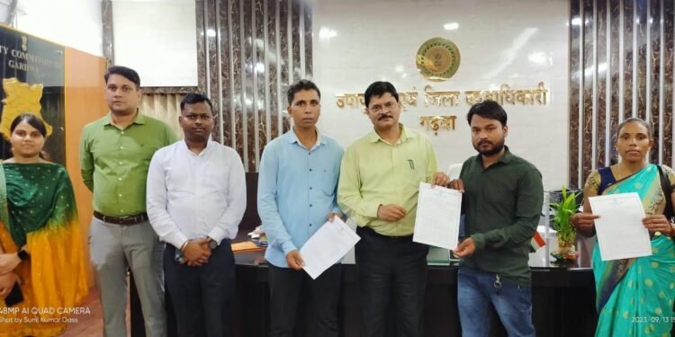 गढ़वा जिला अंतर्गत विभिन्न विभागों में अनुकंपा के आधार पर प्रदान किया गया नियुक्ति पत्र