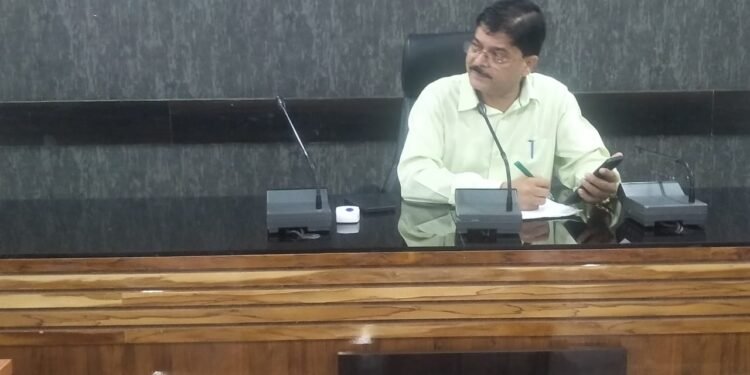 उपायुक्त गढ़वा ने जनता दरबार के माध्यम से सुनी आमजनों की समस्याएं