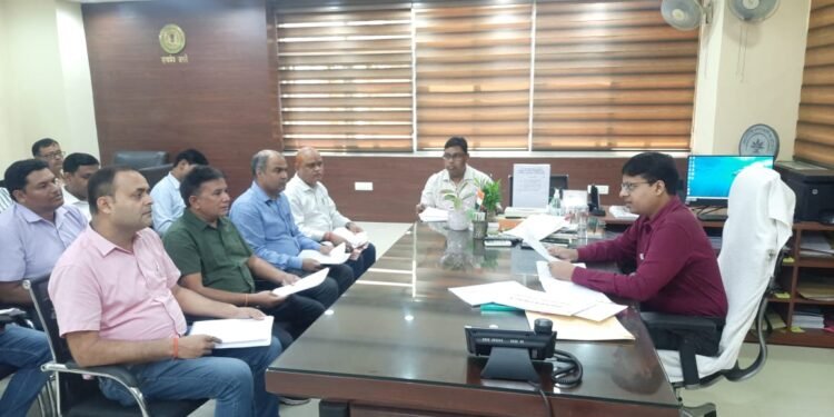 उपायुक्त राँची राहुल कुमार सिन्हा की अध्यक्षता में बैठक, सभी परियोजनाओं में तेजी लाने के निर्देश