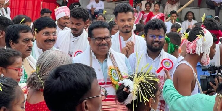 डॉ श्यामा प्रसाद मुखर्जी विश्वविद्यालय रांची में कुलपति डॉ तपन कुमार शांडिल्य की अध्यक्षता में करम महोत्सव का आयोजन