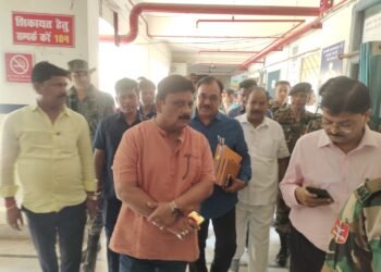 मंत्री मिथिलेश कुमार ठाकुर द्वारा सदर अस्पताल गढ़वा का किया गया औचक निरीक्षण
