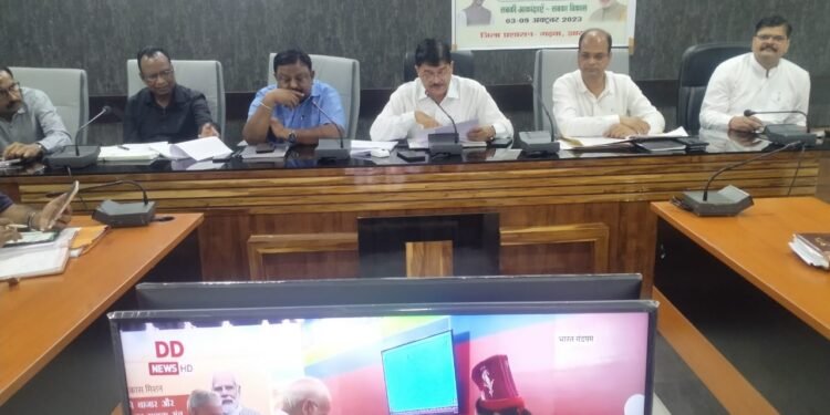 उपायुक्त गढ़वा की अध्यक्षता में जिला स्तरीय समन्वय समिति की बैठक सम्पन्न, उपायुक्त ने समीक्षा कर दिए आवश्यक दिशा निर्देश