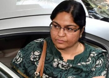 निलंबित आईएएस अधिकारी पूजा सिंघल से बिना अनुमति के मिलते हैं लोग, CCTV फुटेज की होगी जांच