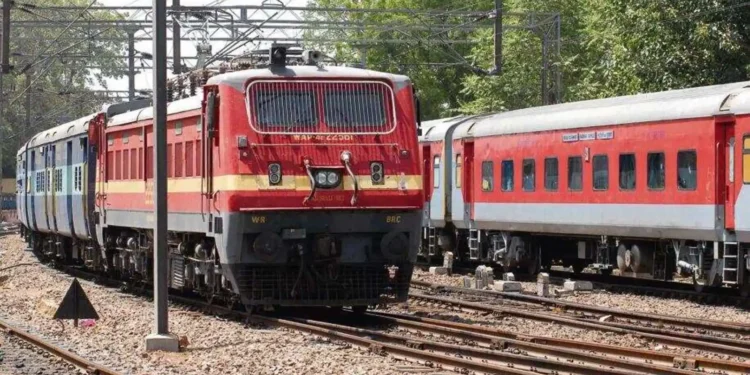 सभी ट्रेनें अपने निर्धारित समय से चलेंगी, 172 ट्रेनों का परिचालन को रद करने का आदेश वापस