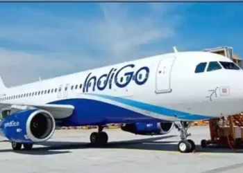 झारखंड के IAS अधिकारी ने उड़ती फ्लाइट में मासूम की बचाई जान