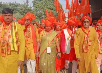 आरा : गाजे-बाजे और ढोल-नगाड़ों के साथ निकाली गई मां लक्ष्मी और भगवान विष्णु की शोभायात्रा