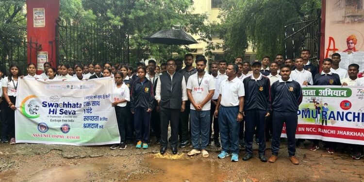 स्वच्छ भारत मिशन अभियान के तहत डीएसपीएमयू में स्वच्छता अभियान चलाया गया