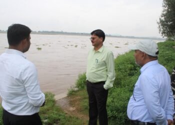 गढ़वा : भारी बारिश को देखते हुए उपायुक्त ने मंझिआंव, कांडी एवं केतार प्रखंड के तटीय इलाके का किया दौरा