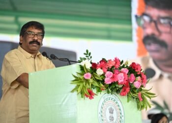 मुख्यमंत्री हेमन्त सोरेन ने  माध्यमिक विद्यालयों के लिए चयनित 827 स्नातक प्रशिक्षित शिक्षकों को  सौंपा नियुक्ति पत्र