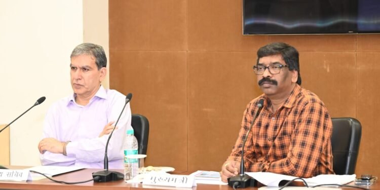 मुख्यमंत्री हेमन्त सोरेन ने झारखंड मंत्रालय में अधिकारियों के साथ वीमेंस एशियन हॉकी चैंपियंस ट्रॉफी 2023 की तैयारियों की उच्चस्तरीय समीक्षा की