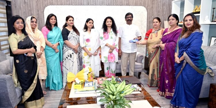 मुख्यमंत्री हेमन्त सोरेन एवं श्रीमती कल्पना सोरेन से जेसोवा के प्रतिनिधिमंडल ने मुलाकात की