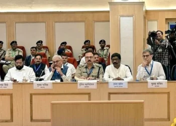 नई दिल्ली में गृह मंत्री अमित शाह की अध्यक्षता में आयोजित वामपंथ उग्रवाद की समीक्षा बैठक में शामिल हुए सीएम