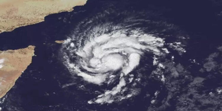 झारखंड में ‘रावण’ को भिगा सकती है बारिश, चक्रवाती तूफान ‘तेज’ का देखने को मिलेगा आंशिक असर