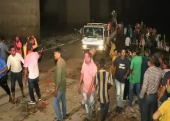 जमशेदपुर में मूर्ति विसर्जन के दौरान एक बड़ा हादसा, ब्रेक फेल होने से ट्रक ने श्रद्धालुओं को रौंदा